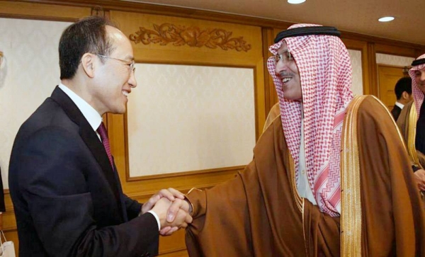 Minister of Finance Mohammed Bin Abdullah Al-Jadaan, held a meeting on Wednesday, with the Deputy Prime Minister and Minister of Economy and Finance of the Republic of Korea, Choo Kyung-ho.