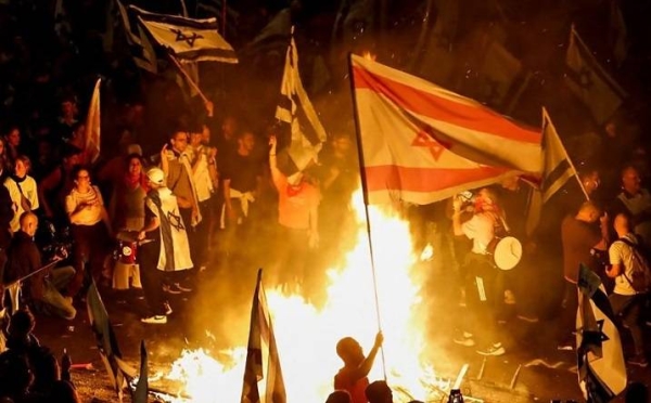 Police water cannon strike down protesters in Israel