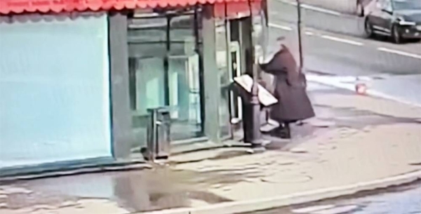 Screenshot shows the moments leading up to St Petersburg cafe explosion with Darya Trepova poised to enter the cafe. 