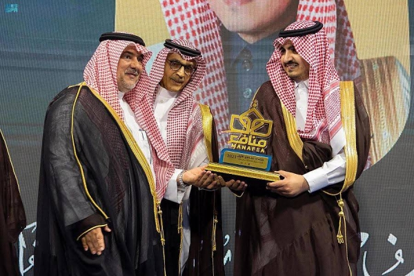 Makkah Deputy Emir Prince Badr and CEO of Umm Al-Qura for Development and Construction Companyn Yasser Abu Ateeq were honored during the first Manafea Forum in Makkah.