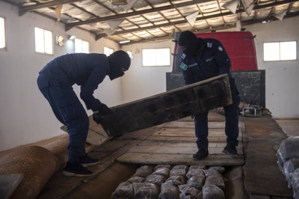 Zakat, Tax, and Customs Authority at Al-Wadiah Border Crossing Point has foiled an attempt of smuggling more than 860 kg of Hashish.
