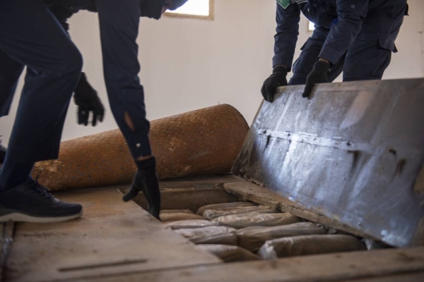Zakat, Tax, and Customs Authority at Al-Wadiah Border Crossing Point has foiled an attempt of smuggling more than 860 kg of Hashish.
