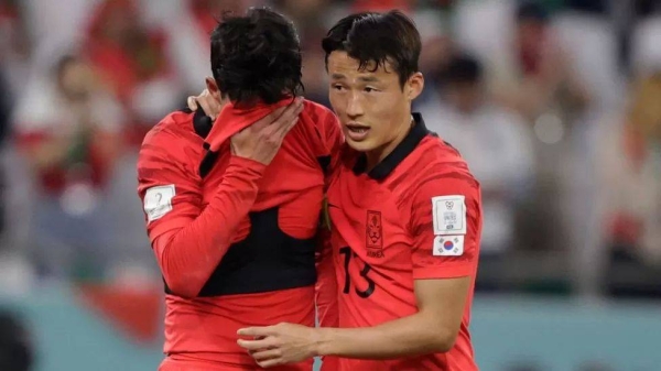 South Korean midfielder Son Jun-ho (right) is under police custody in China