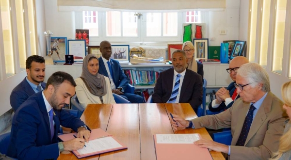 Saudi and Italian representatives sign the MOU in Rome.