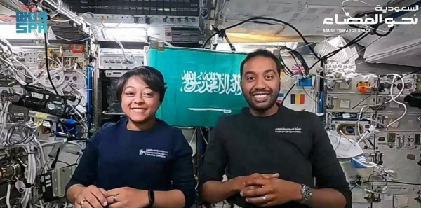 Saudi astronauts Rayyanah Barnawi and Ali Al Qarni have conducted a live scientific interactive experiment from the International Space Station (ISS) with school students in the Kingdom regarding the proliferation of liquefied colors.