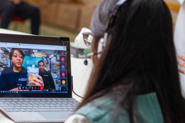 Saudi astronauts Rayyanah Barnawi and Ali Al Qarni have conducted a live scientific interactive experiment from the International Space Station (ISS) with school students in the Kingdom regarding the proliferation of liquefied colors.