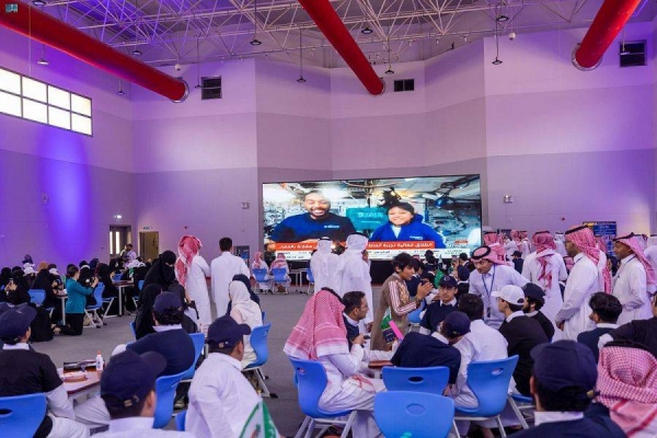 Saudi astronauts Rayyanah Barnawi and Ali Al Qarni have conducted an interactive scientific experiment on heat transfer with high school students in the Kingdom via satellite from the International Space Station (ISS).