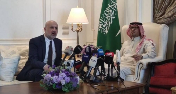 Saudi Arabia’s Ambassador to Lebanon Walid Bukhari and Lebanese Interior Minister Bassam Mawlawi in a press conference on Tuesday.
