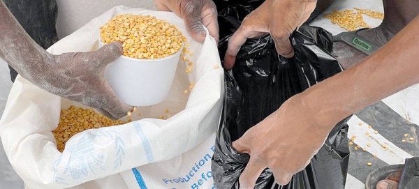 Grain is provided to people in Port Sudan who have fled conflict in Khartoum. — courtesy WFP/Mohamed Elamin