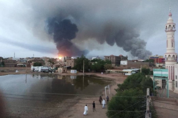 Violent clashes, using heavy weapons, erupted in Khartoum on Sunday, after the end of a one-day ceasefire