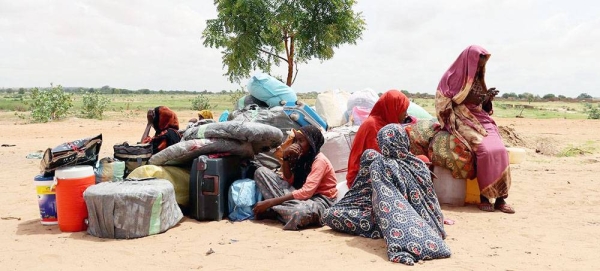 A mother and her four daughters arrive in Chad from Sudan. — courtesy UNHCR/Aristophane Ngargoune