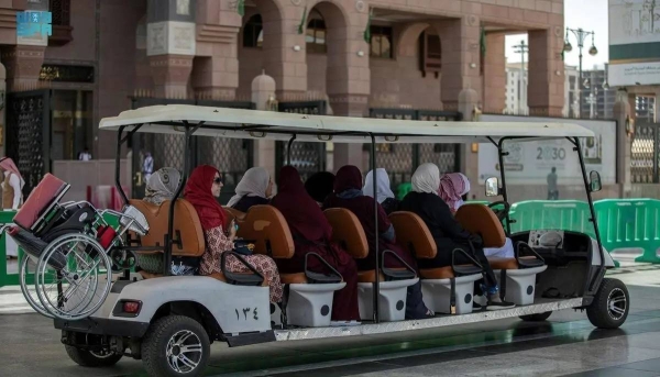 The employees of the Mobility Services Department are present outside the Prophet's Mosque round the clock to help elderly and disabled pilgrims.