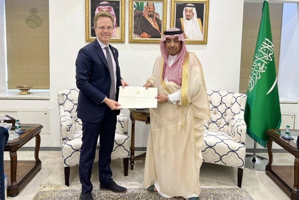 Deputy Minister of Foreign Affairs for Protocol Affairs Abdulmajeed Al-Smari receives a copy of credentials of Canada’s Ambassador-designate Jean-Philippe Linteau in Riyadh on Friday.