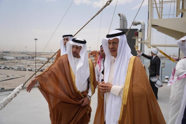 Saudi Minister of Energy Prince Abdulaziz bin Salman, accompanied by Minister of Investment Eng. Khaled Al-Falih, watches the functioning of the Japanese Suiso Frontier, the world’s first liquefied hydrogen carrier, at the Jeddah Islamic Port on Wednesday.