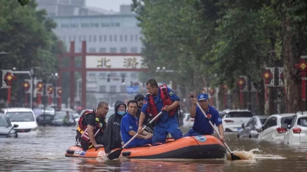 Floods have forced people in Beijing to flee on rubber boats