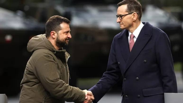Poland's Prime Minister Mateusz Morawiecki shakes hands with Ukrainian President Volodymyr Zelenskyy during their joint press conference in Warsaw. 5 April 2023