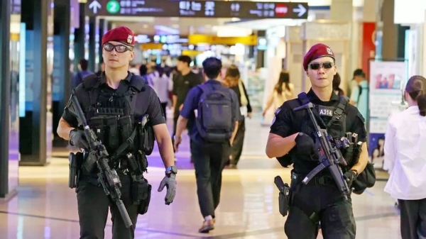 Heavily armed police patrol a Seoul shopping strip on Aug. 5, the weekend after a mass stabbing. — courtesy Yonhap/EPA