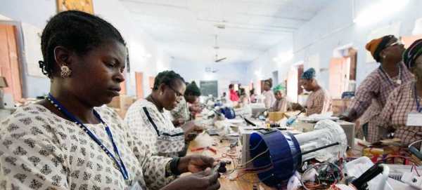 Women from rural areas learn how to build solar power items. — courtesy UN Women/Gaganjit Singh