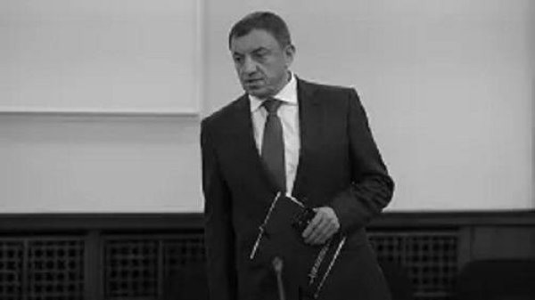 Alexey Petrov died on the spot after being shot by unknown persons around noon in a suburb of Sofia. pg