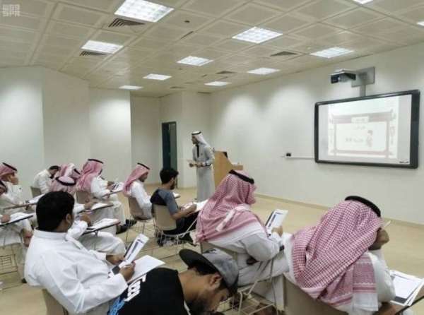 The Ministry of Education guide emphasizes that educational departments shall implement the Chinese language program with assigning a facilitator, whose role is limited to support and guide students for self-learning.