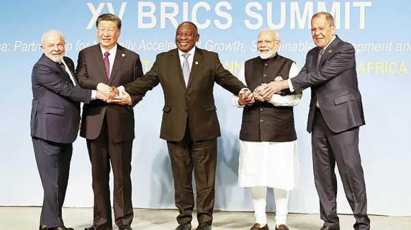 Leaders of Brazil, China, South Africa, India and Russia pose for a BRICS 2023 family photo in Johannesburg, South Africa.