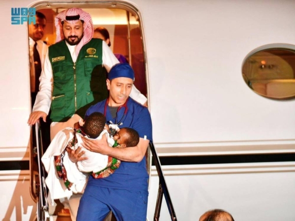 Accompanied by their mother, the twins were airlifted from the city of Dar es Salaam of Tanzania on board a medical evacuation plane.