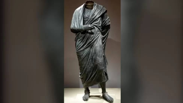 The statue that appears to show the statesman and philosopher wearing a flowing robe had long been a fixture of the Cleveland Museum of Art.