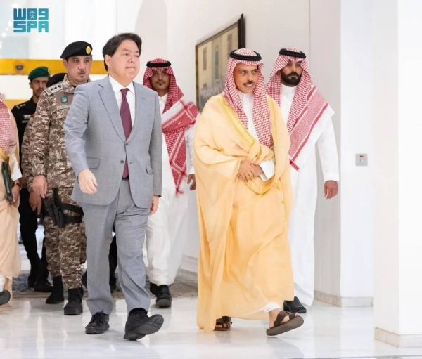 Prince Faisal bin Farhan and Yoshimasa Hayashi after signing the MOU.