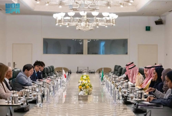 Prince Faisal bin Farhan and Yoshimasa Hayashi after signing the MOU.