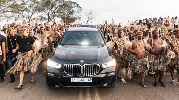 Zulu regiments sing and chant praises in front of a convoy carrying the coffin of Mangosuthu Buthelez on its to Ulundi – Friday. — courtesy AFP