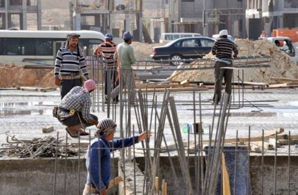The Ministry of Municipal and Rural Affairs and Housing has stated that it is mandatory to cover buildings under construction which are located on the commercial streets.