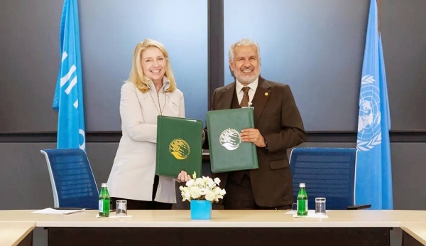 Advisor at the Royal Court and Supervisor General of King Salman Humanitarian Aid and Relief Center (KSrelief) Dr. Abdullah Bin Abdulaziz Al Rabeeah signed Sunday an agreement with UNICEF Executive Director Catherine Russell to ensure children welfare around the world.