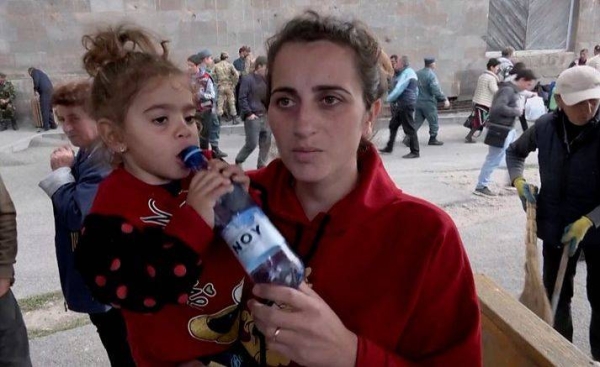 Ethnic Armenians from Nagorno-Karabakh arrive in Armenia