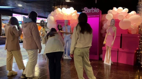 Russians are queueing up to see the Barbie film, as unauthorised copies appear in their cinemas