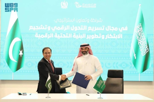 Minister of Communications and Information Technology Eng. Abdullah Alswaha and Pakistan’s Federal Minister of Information Technology, Telecommunication, Science and Technology Dr. Umar Saif sign a MoU in Riyadh to enhance bilateral cooperation in communications and information technology.