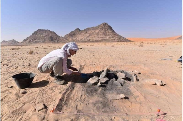 Jebel Oraf is located in a lake basin within the Jubbah Oasis, north of the city of Hail, and south of the Nafud Desert in Saudi Arabia