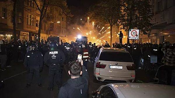 Clashes between demonstrators and police in Berlin on 18 October 2023