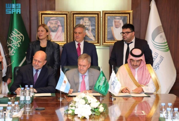 Saudi and Argentine officials sign the loan agreement in Riyadh.