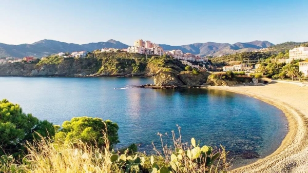 Banyuls-sur-Mer shares economic, cultural and personal ties with its neighboring villages in Spain. — courtesy Google