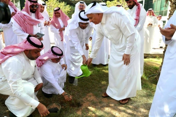 Minister of Environment, Water and Agriculture Eng. Abdulrahman Al-Fadhli launching the executive plan for the Saudi National Afforestation Program.
