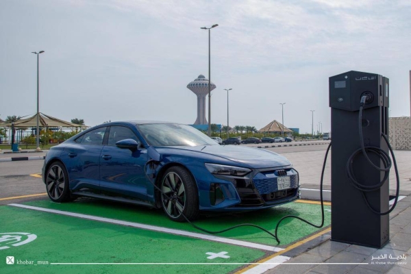 Four electric car recharging stations open in Al-Khobar corniche