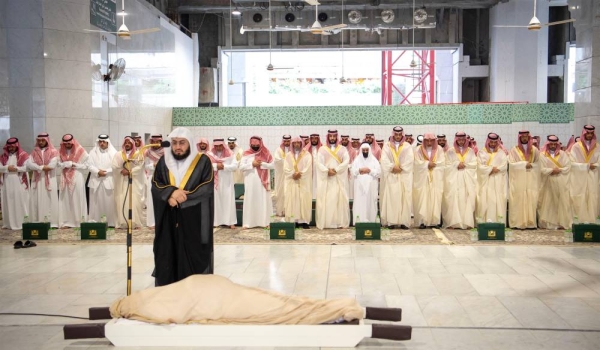Crown Prince performs funeral prayers for Prince Mamdouh bin Abdulaziz