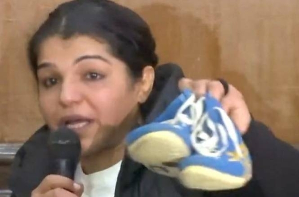 India’s Olympic medal winner Sakshi Malik quits wrestling