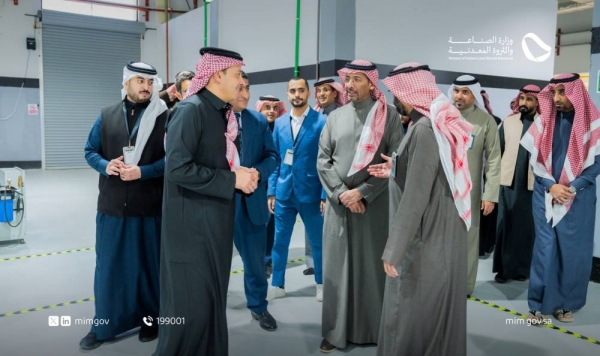 Minister of Industry and Mineral Resources Bandar Al Khorayef, who is also the chairman of the Board of Directors of the Saudi Authority for Industrial Cities and Technology Zones (MODON), met with a number of investors in industrial sector in Asir to discuss challenges and opportunities of industrial investment in the region.