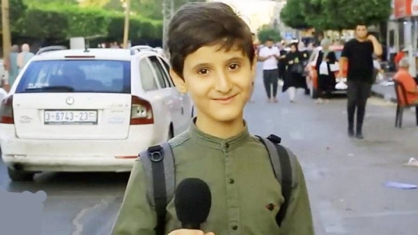 “So now folks, let me introduce myself: I am a Palestinian from Gaza, aged 12 years old. The aim of this channel is to reach 100,000 subscribers, or 500,000, or one million,” he says.
