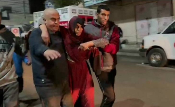Gaza hospital in chaos after nearby air strike