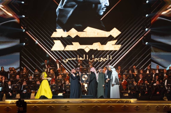 The vocal prowess of Arab artist Mohammed Abdu remains youthful and vibrant, captivating a wide audience at an exceptional musical evening in Riyadh.