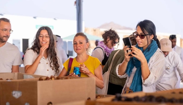 International visitors experience AlUla Dates Festival. — (SPA photo)