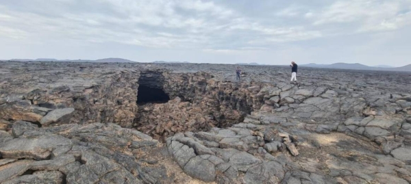 The Saudi Geological Survey spokesman Tariq Aba Al-Khail said that a specialized geological team from the authority documented the longest basalt cave in the Kingdom, extending about five kilometers in length.
