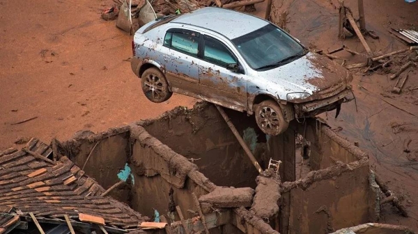 The dam bust caused a huge mud slide